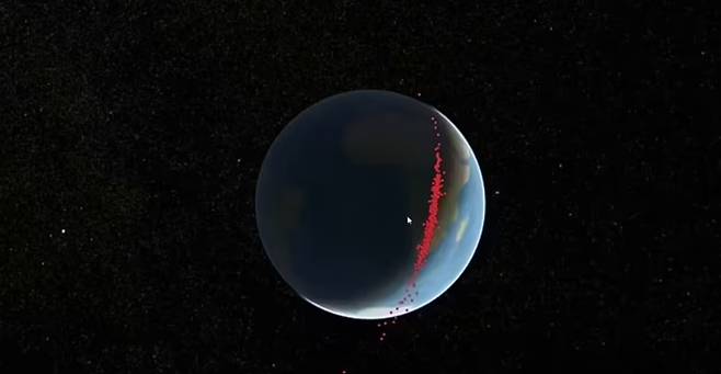 지난 15일 러시아가 위성 요격 실험을 통해 파괴한 위성의 파편(우주쓰레기)가 지구 궤도를 따라 이동하는 모습을 시뮬레이션 한 영상 캡쳐(영상=EU SST)