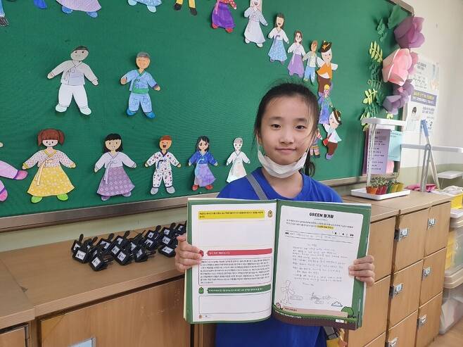 경기도 김포에 사는 이하은(11) 어린이. 기후변화에 대응하기 위해 어른들도 함께 노력해줄 것을 촉구하는 편지를 썼다. 초록우산어린이재단 제공