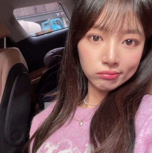 Haiin of group LABOUM boasted a bright beautyOn the 24th, Haein posted two photos on his instagram without any phrase.In the photo, Haein took a selfie in the vehicle, and the clear features and small face size made the viewer feel like a heartbreak.Above all, the eye contact that can not be separated when encountered made the fans feel excited.The netizens responded in various ways such as I am excited as I see and Schedule Fighting.On the other hand, Haeins group LABOUM is meeting fans with the title song Kiss Kiss of the mini 3rd album BLOSSOM.