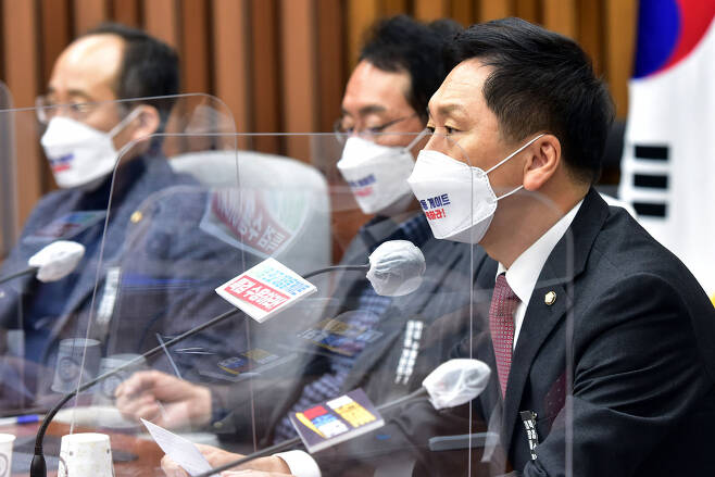 [헤럴드경제=이상섭 기자] 국민의힘 김기현 원내대표가 26일 오전 국회에서 열린 원내대책회의에서 발언하고 있다.