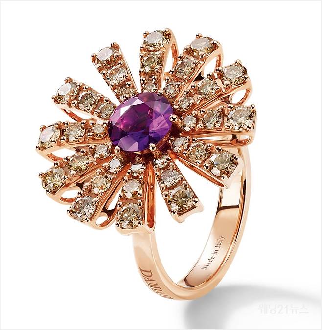 다미아니 마르게리타 컬렉션 링 399만원. Margherita ring in pink gold, brown diamonds and amethyst