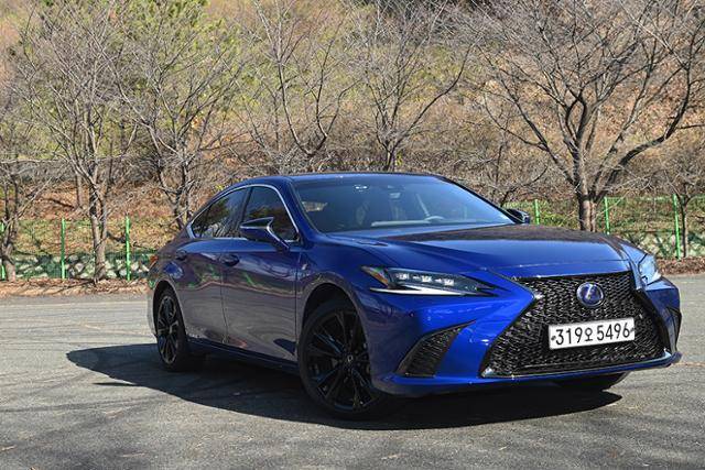 렉서스 ES 300h F 스포츠를 만난 특별한 손님, 유다연