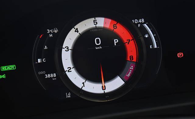 렉서스 ES 300h F 스포츠를 만난 특별한 손님, 유다연