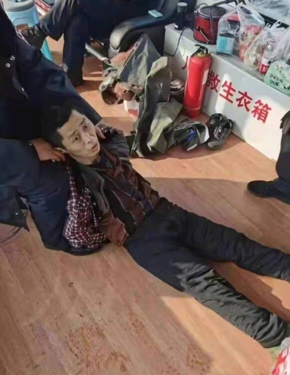 지난달 18일 중국 지린성 교도소에서 탈옥한 탈북민 출신 주현건씨가 28일 41일 만에 지린시 펑만구 쑹화후에서 붙잡혔다. (사진출처; 신경보 동영상 화면 캡처) 2021.11.28