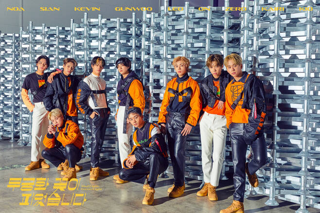 T1419 posted a new Mugunghwa Flowers (Red Light, Green Light) group concept photo on its official SNS channel on the 29th.In the open teaser image, T1419 caught the attention with UNIQ and casual styling of black, white and orange combination.The members stared at the camera with their own personality and showed off their nine-color charisma.Fans are expecting a comeback that has come three days ahead of the more relaxed and mature members.T1419 released its third single, BEFORE SUNRISE Part. 3 (non-Sunrise Part 3), in August and was active.The title song FLEX (Flex) Music Video has proved the firepower of global fandom by exceeding 25 million views on YouTube shortly after its release.In addition, T1419 is mentioned directly on SNS such as world-class Singer Maluma, Daddy Yankee, and Natti Natasha, and is invited for the first time as a Korean singer to the South American Music Awards Monitor Music Awards 2021 (Monitor Music Awards 2021). be receiving attention.
