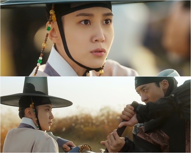 Is the best Billon Kim Seo-ha of The Kings Affaction Risen?KBS 2TV Mon-Tue drama The Kings Affaction (directed by Song Hyun-wook, Lee Hyun-seok, the playplay Han Hee-jung, production arc media, and monster union) has contained shocking scenes in the preview video released since the last broadcast.The whole story of the incident, which was brought to the demise of Hui because of the Farring that Killed His Uncle, will be revealed.Changwoon, who was most convinced that Hui was hiding a tremendous secret, drove him to Danger and acted as a thin villain of The Kings Action.At the very beginning, he was almost caught in the river armament by an arrow that pulled him, and his head was loosened, and Changwoon said, Since then, he has been morbidly distant from people from the age when he should know women.It may be navy blue. He also brought in a suspicious scent and a woman in the bath.The murder of Novi Zan Yi (resonant) of the new Han So-eun (Bae Yun-kyung) by Changwoon County was crucial.When Hui grabbed the evidence of murder and ordered him to go to the grave of Zan and bow to atonement, he could not bear the disgrace and left his suicide note and broke his life.The yangbans resented the river as a paddle that broke down the river, and the larvae raised an appeal for the dead.What was the reason he was alive? Above all, his Risen means that there is a great threat to the king.It is possible to assume that the vengeance toward the vengeance that led to the death of the self is at its peak.The crew said, The re-emergence of Changwoon will bring a huge Danger to Hui.An exciting development swirls about how the incident, which he had to die, happened, and what blade he would swing at Whee.If you miss it, watch the 16th broadcast youll regret.