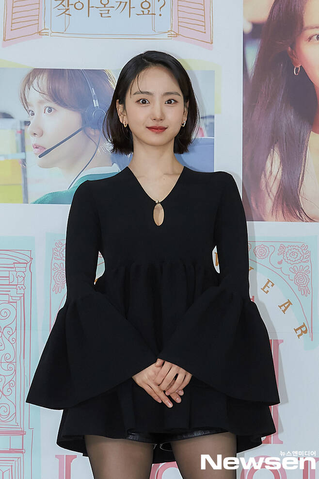 Actor Wonjina attends the online production report of the movie Happy New Year which was held at 11 am on December 1 and has photo time.Actors Han Ji-min, Lee Dong-wook, Kang Ha-neul, Lim Yoon-ah, Wonjina, Kim Young-kwang, Lee Kwang-soo, Ko Sung-hee, Cho Joon-young and Won Ji-an attended the production report of the movie Happy New Year.Photo Offering: CJ ENM, Tving (TVING)