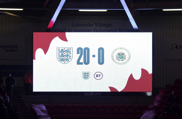잉글랜드 여자축구대표팀은 1일 영국 동커스터의 킵모트 스타디움에서 열린 라트비아와 2023 국제축구연맹(FIFA) 여자 월드컵 유럽지역 예선 D조 6차전 홈경기에서 20-0 대승을 거뒀다. AP 연합뉴스