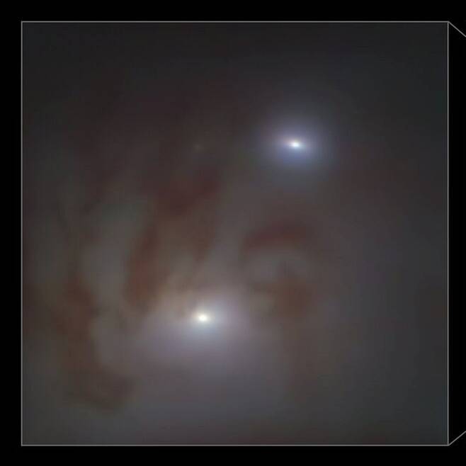 지구로부터 약 8900만 광년 떨어진 물병자리 속 은하(NGC 7727)에서 블랙홀이 존재하는 은하핵을 나타낸 이미지.(사진=ESO)