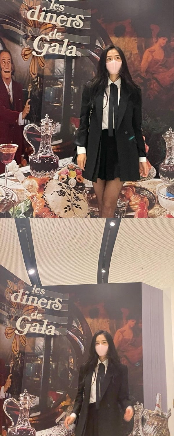 Actor Hong Su-hyeon shared his current status.Hong Soo-hyun posted four photos on his instagram on the 2nd. In the photo, Hong Soo-hyun participated in an event.Hong Su-hyeon poses in a black and white costume. She is also proud of her innocent beauty after her marriage, drawing attention.Meanwhile, Hong Soo-hyun married her doctor-husband, a lawyer, in May. She recently appeared in KBS2 monthly drama Police Class.