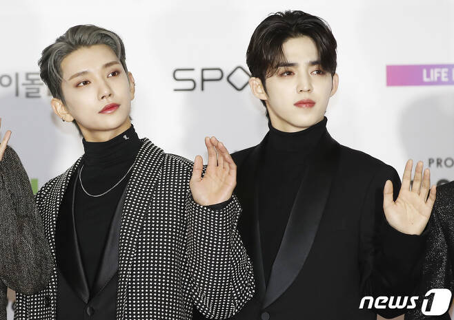 Seoul: = Seventeen Joshua and Escoops (right) pose at the 2021 Asian Artist Awards (AAA) red carpet event held at KBS Arena in Gangseo-gu, Seoul on the afternoon of the 2nd.2021.12.2