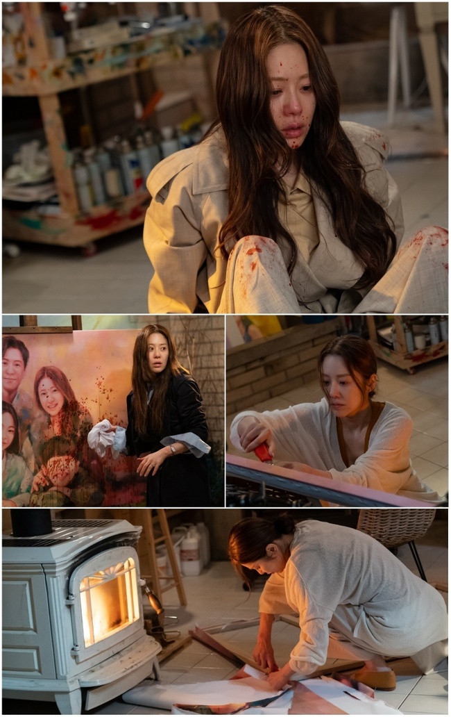 Why did Go Hyun-jung become bloody in the final round of People Like You?On December 2, JTBCs Drama Like You (playplayplayed by Yoo Bo-ra, director Lim Hyun-wook, production Celltrion Healthcare Entertainment, JTBC Studio) unveiled the appearance of Jeong Hee-joo (Go Hyun-jung), who was shocked with blood on his clothes and face, ahead of the final episode of the 16th episode.The eyes of the drama, which seems to have lost focus, convey the shock to viewers and raise the sense of crisis.In Steel, the blood stains are vivid and contain a picture of a spirit that can not hide its disastrousness in confusion.Then, the work of the familys happy image of the family was stained with blood, and it was wiped with a towel, and eventually the picture of the princess was opened together with a knife to tear the canvas.In the opening of the first episode broadcast in October, someones blood was scattered on this friendly family picture, and Heeju urgently wiped the blood around.Then, a scene where a heavy-duty something is put into the water in the middle of the night, which found a reservoir in the middle of the night, began an intense first time, suggesting someones death.The identity of the person who died was left as a key mystery of the person who resembles you until the 16th.In the final session, Go Hyun-jung expressed the complex feelings of the spirit that went to and from the reality, but became determined and trembled and trembled, and then went to an unbelievable coldness.The production team of People who resemble you said, At the final meeting, the last story of Heeju, Haewon, Woojae and Hyunsung is revealed.I wanted to make a meaningful story of my life after that, as well as one mystery. Watch it all the way. It airs at 10:30 p.m.(Photo Provision: Celltrion Healthcare Entertainment, JTBC Studio