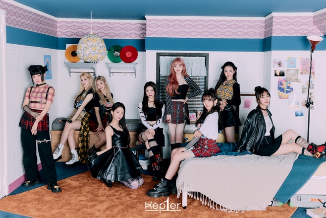 The group Kep1er showed a more charming charm with a complete chemistry.Kep1er (Choi Yoo-jin, Shao Ting, Yudi Tamashiro, Kim Chae-hyun, Kim Da-yeon, Hikaru, Huningbahie, Seo Young-eun, River craft in the) released a second group concept photo on the official social network service (SNS) and homepage at 0:00 on the 2nd.In the group concept photo, Kep1er has drawn nine nine colors of energy with their own gullible styling that coexists with kitsch and funky, and predicted the second atmosphere of the debut album First Impact (FIRST IMPACT).The members completed a nine-color Gullish look with a variety of styling points from shoes to chokers, gloves and suspenders.The rock-sick atmosphere, which brought together their free-spirited charm, further illuminated the energy-filled presence of the nine members.Kep1er, who has made an intense first impression with only two versions of the concept photo released so far, is raising fans expectations for visual and musical synergy that nine members will create in the future.Kep1, who has shown infinite concept grip and complete visuals across Lovely and Gullish charisma, is interested in what kind of shape he will capture the hearts of fans on stage.Kep1ers debut album First Impact (FIRST IMPACT) is an album that unravels the vast worldview of Kep1er and the colorful charm of nine girls.Kep1, which means Kep, which means that you have a dream, and Kep 1, which means that nine girls will come together to become the best, will meet fans first at 2021 MAMA on the 11th.After the debut on the 14th, we will continue to communicate with global fans through various activities for two years and six months.