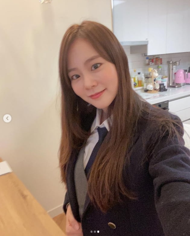 Actor Han Seung-yeon from Kara told of his recent situation.Han Seung-yeon posted a picture on his instagram on the 2nd, along with an article entitled The marine boys are in a fuss and forget their self-portrait ..My soo-juo middle school # school uniform is the elementary school # marine boy band, he added.It shows him taking a selfie wearing a uniform in a public photo.On the other hand, Han Seung Yeon appeared in the recently released movie Show Mid Ghost.Photo: Han Seung-yeon SNS
