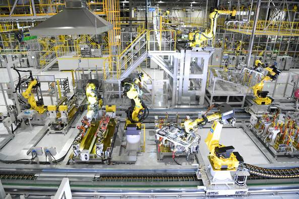 광주 광산구 광주글로벌모터스(GGM) 내부 모습. 광주글로벌모터스는 독일 ‘아우토 5000’ 모델을 본떠 만들어진 경차급 스포츠실용차 캐스퍼를 생산하는 위탁조립공장이인데 사실상 현대차의 ‘호의’에 의존하는 사업이라는 한계가 뚜렷하다. 광주나 전남이 최근 내놓는 지역개발 공약은 대부분 ‘중앙’의 시혜성 사업을 발전시키는 것 이상으로 나아가지 않는다. 청와대사진기자단