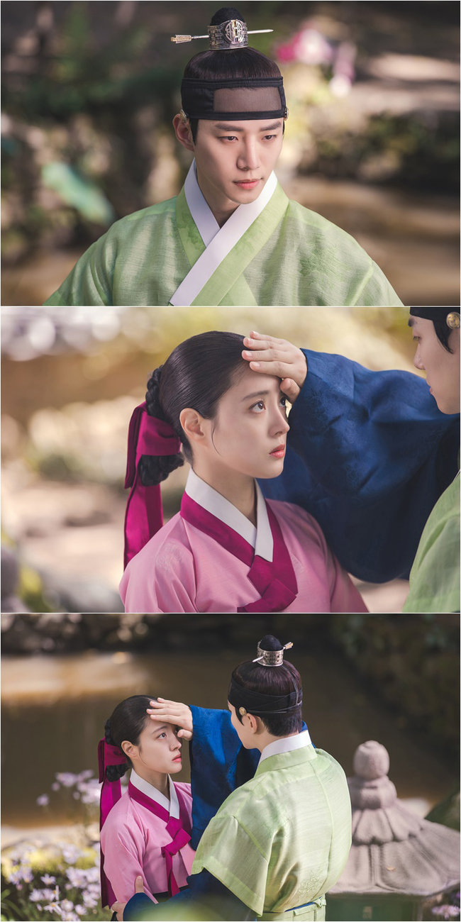 Lee Joon-ho - Lee Se-young enjoys secret dates to avoid courtiers eyesMBCs Golden Land Drama Red End-Dong (playplayplay by Jeong Hae-ri/directed by Jung Yeon-hwa) unveiled the images of Lee Joon-ho and Lee Se-young, who spend their own time at the star hall of the beautiful Goodbye My Princess on December 3.In the last 6th episode of Clothes Retail, the mountain escaped from the gold spirit with the help of virtue, and in this process, it was firmly immersed in the appearance of virtue, which is trying for itself.Moreover, in the ending, Deok-im was taking a bath in the mountain, and the two people fell into the bath together, and the tension between the two as a man and a woman, not the crown prince and Maybe she, reached its peak.The public steel shows the near mountains and virtues: the two are alone in the starhouse of Goodbye My Princess, which is rare.The secret date is filled with the scenery of the quiet and beautiful surroundings and the friendly two-shot of the mountains and virtues combined in them.Above all, the image of the mountain, which is suffering from a bad disease, heightens interest.The mountain is looking at his forehead to see if he is worried about his physical condition, and he feels the heart of loving him in the careful touch of the mountain touching the virtue.As such, it is natural to receive the supplements of the Maybe shees, and the heart rate of the viewer is raised in an unprecedented situation that takes care of the Maybe she.At the same time, expectations rise vertically for the 7th episode of Clothes Retail, which will take over the hearts of viewers.