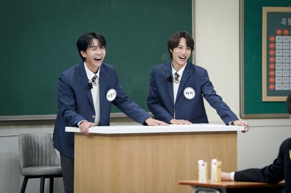 Lee Seung-gi, an entertainment powerhouse who was reborn as a national MC, and EXO Kai, a professional entertainment artist, will appear as a transfer student on JTBC Knowing Bros, which will be broadcast on the 4th.According to the production crew, Kang Ho-dong was excited and excited when the two said they had come to meet their Kanbu.Lee Soo-geun laughed at the same word as the village killer, saying, Think about whether there is a program like Kang Ho-dong now.Lee Seung-gi mentioned the extraordinary power and sense of Kai in the entertainment that appeared with Kai.Lee Seung-gi said, If Kai met Kang Ho-dong 10 years ago, he might not have done EXO. He added, Maybe there would have been Kai in Lee Soo-geun by now.A witty word added by Lee Soo-geun, who heard this, laughed at the scene, and it is noteworthy what the words will be.In the meantime, the 24th Period Mystery of my brothers school is packed into a virtual world from the world I know that is different from reality.My brothers and former students Lee Seung-gi and Kai showed a contest faithful to a given virtual character, especially Kais performance, which turned into a Gyeongsang-do dancer, will attract attention.They also played a game of cheating and cheating each other, and it is the back door that the scene was constant throughout the 24th Period Mystery.Knowing Bros, which features Lee Seung-gi and Kais unique fun sense, will air at 8:40 pm on the 4th.