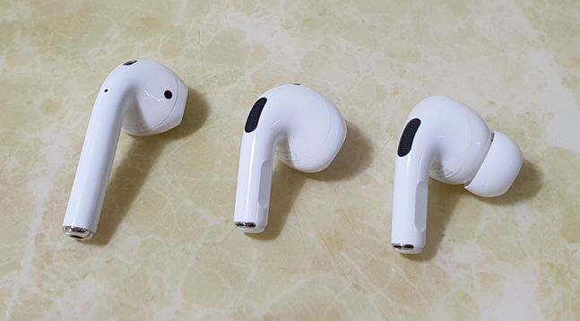 왼쪽부터 애플 무선이어폰 ‘에어팟 1세대’, ‘에어팟 3세대’, ‘에어팟 프로’ 유닛.ⓒ데일리안 김은경 기자
