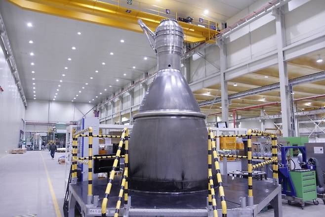 경기 안산 단원구 비츠로넥스텍 공장 안에 한국형발사체 누리호의 연소기가 놓여 있는 모습이다. 안산=조승한 동아사이언스 기자 shinjsh@donga.com
