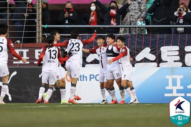 ▲ FC 서울 선수들이 골을 넣고 기뻐하고 있다 ⓒ 한국프로축구연맹