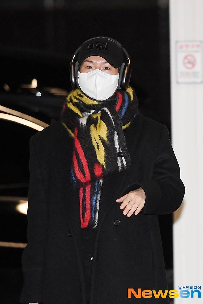 Monsta X (MONSTA X) member Decorative reform, Wait, Hyungwon, The main contribution, and IM are leaving to attend the 2021 Jingle Ball Tour in Los Angeles, USA, through the second passenger terminal at the Incheon International Airport in Unseo-dong, Jung-gu, Incheon, on the afternoon of December 6.