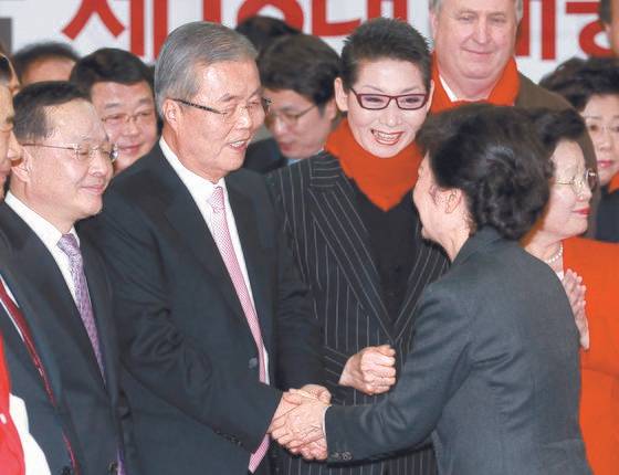 ‘선거의 남자’ 김종인의 면모는 2012년부터 시작됐다. 그는 2012년 새누리당 국민행복추진위원장으로 박근혜 대통령 당선에 관여했다. [중앙포토]