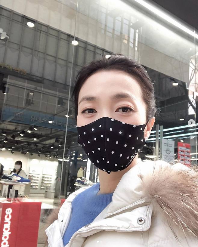 Kim Joo-ryeong posted two photos on his instagram on the 7th with an article entitled Myeong-dong in a long time.Kim Joo-ryeong in the public photo is wearing a stylish mask with the global awards ceremony AAA logo and going out to Myeong-dong.I covered my face with a mask, but I showed off my beauty with my unique big eyes. The netizens who watched the photos responded with admiration, saying, It is so beautiful.Meanwhile, Kim Joo-ryeong was loved by many for her role as a beauty in the Netflix original series Squid Game, which has gained worldwide popularity.He won the Best Actor Award at the 2021 Asia Artist Awards (2021 Asia Artist Awards, 2021 AAA) held on the 2nd.