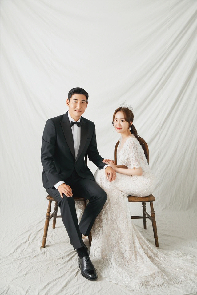The wedding picture of Lee Ye Rim, the daughter and actor of comedian Lee Kyung-kyu, and the prospective groom Yangsan FC Kim Young-chan was released.Lee Ye Rim and Kim Young-chan revealed the visuals of the good-looking woman in the wedding picture released on the 8th.Showing off the graceful brides figure in a sheer dress, Lee Ye Rim showed off her water-watering beauty.Lee Ye Rim, who has increased nearly 10kg for the character in the drama in the past, caught the eye with his previous body perfectly restored.Kim Young-chan showed off his 189cm tall glamorous gait and completely digested from tuxedo to red suit.Kim Young-chan, who received the attention of fans ahead of marriage, said, It was because she always supported me as a player.Now that I am marriage, I will do my best in both the ground and the family. Yangsan fans also ask for a lot of support. Meanwhile, Lee Ye Rim and Kim Young-chan will post a Wedding ceremony on December 11th after four years of devotion.Actor Lee Duk-hwa was in charge of the ceremony, and society is boomed, celebrations are called by KCM, Cho Jung-min, and Park Gun.
