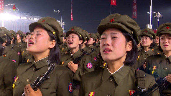 북한 정권수립 기념일 열병식에서 눈물 흘리는 여군들 - 조선중앙TV 화면 2021.9.9