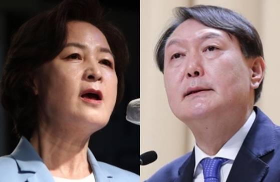 추미애 전 법무부 장관이 23일 경기 파주시 한 스튜디오에서 ‘사람이 높은 세상’이라는 슬로건을 걸고 대선 출마를 선언한 후 토크쇼를 하고 있다. 오른쪽은 윤석열 전 검찰총장 2021. 6. 23 국회사진기자단