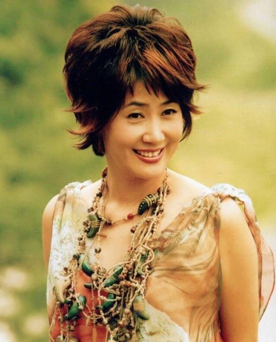 이혜리는 85년 데뷔했지만 안타깝게도 엉뚱한 소문이 발목을 잡아 15년간 활동을 중단했다. '당신은 바보야'가 히트하면서 트로트 가수의 자존심을 지켰다. /이혜리 제공