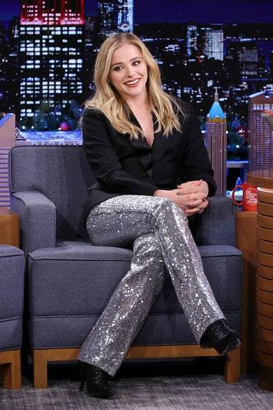 클로이 모레츠 / 'THE TONIGHT SHOW STARRING JIMMY FALLON -- Episode 1566 -- Pictured: Actress Chloë Grace Moretz arrives on Tuesday, December 7, 2021 -- (Photo by: Mike Coppola/NBC/NBCU Photo Bank via Getty Images)'