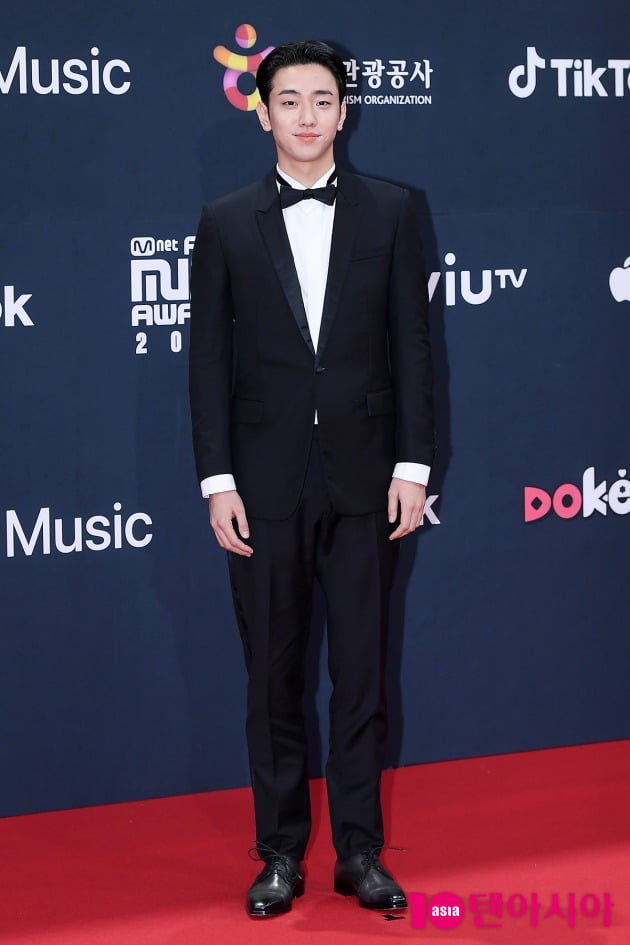 Actor Nam Yoon-su attended the 2021 Mnet Asian Music Awards (MAMA) red carpet event held at CJ ENM Studio Center in Paju City, Gyeonggi Province on the afternoon of the 11th.