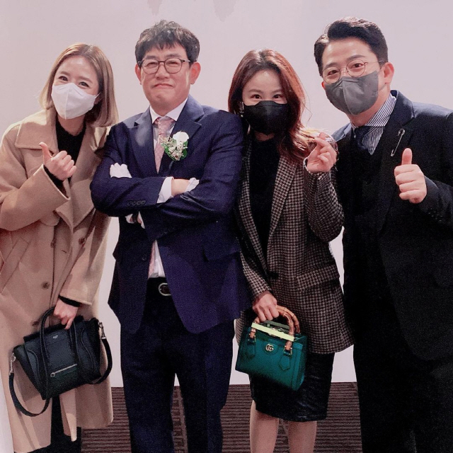 Comedian Lee Kyung-kyu has appeared nervous ahead of his daughters wedding.Koyote Shin Ji posted a picture on his 11th day with his article Kyung Kyu ~ Happy daughters marriage ~ Junho brother, Ji Min was less lonely alone on his instagram.The photo shows Shin Ji, Kim Ji Min and Kim Jun Ho attending the wedding ceremony with Honju Lee Kyung-kyu.Lee Kyung-kyu, who has a neat suit and a coarse corsa, is making an awkward smile as if he is nervous ahead of his daughters wedding.Meanwhile, Lee Kyung-kyus daughter and actor Lee Ye-rim marries soccer player Kim Young-chan after five years of devotion.The wedding ceremony is held privately outside, with only family and close acquaintances invited to prevent the spread of Corona.The celebrations are called by KCM, Lee Soo-geun, Kim Jun-hyun, Cho Jung-min, and Park Gun. Lee Kyung-kyus close junior Yoo Jae-seok and Kang Ho-dong will attend as guests.