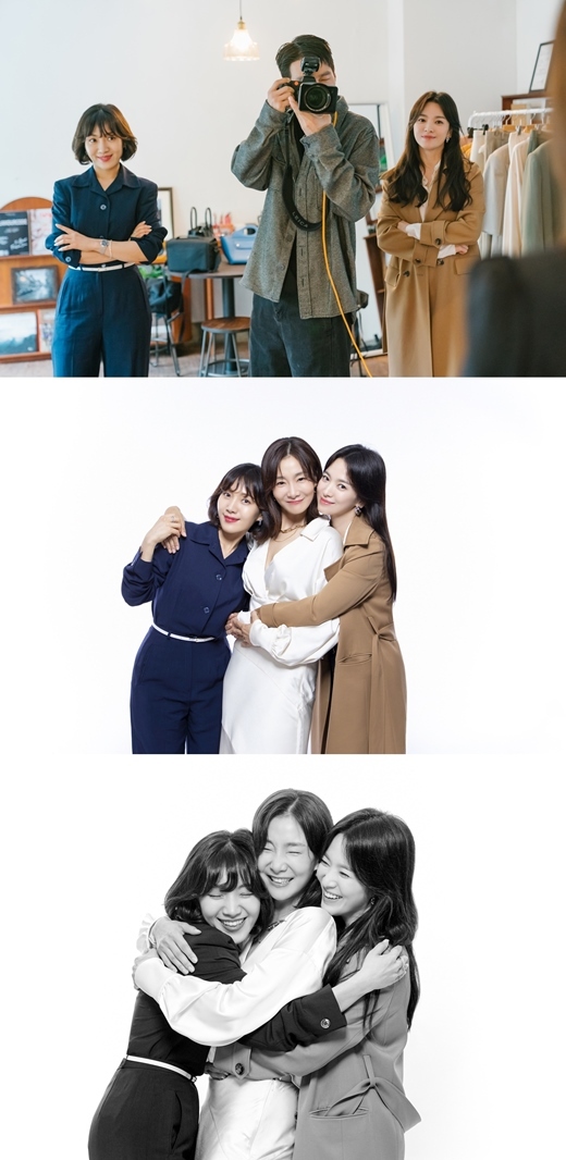 The happy smiles of the three friends of the SBS gilt drama Now, Im breaking up (played by Jane Lee Gil-bok, hereinafter Jihejung) Song Hye-kyo, Choi Hee-seo and Park Hyo-joo were captured.Now, Im breaking up made A house theater into a tearful sea.Forever, Ha-yong (Song Hye-kyo), and Choi Hee-seo, who seemed to be around two friends, were diagnosed with cancer.In the 9th episode of Jihejung, Ha-yeong and Hwang Chi-sook were aware of the pain of Jeon Mi-sook, and Ha-yeong and Hwang Chi-sook, who struggled hard, cried.But they didnt sit down and thought about what they were doing for the best friend, and they decided to take the courage to be treated by the spirits of the friends, who refused to treat them.Viewers are eagerly hoping that the three friends will be able to smile happily.On the 11th, the production team of Jihejung released the three happy friends together ahead of the 10th broadcast.In the first photo, Ha-yeong and Hwang Chi-sook are looking at the same place with a smile, and between the two, Jang Ki-yong is pressing hard on the camera shutter.Ha-yeong makes Hwang Chi-sook smile, and the person in the camera of Yoon Jae-kook is Jeon Mi-sook.In the next photo, Ha-yeong, Hwang Chi-sook and Jeon Mi-sook pose together.There is no pain or trials in the three people who smile face to face. I can only feel deep friendship and happiness.Ha-yeong, who has been released through the highlights before the first broadcast, is a moment when the ambassador Leeds is a big deal? Today is a good day, Leeds is still today.In this regard, the production team of Jihejung said, Ha-yeong is a great axis of supporting our drama with romance, the romance of Hwang Chi Sook and Jeon Mi Sook.Song Hye-kyo, Choi Hee-seo and Park Hyo-joo three Actor boasted delicate acting as well as perfect breathing, and portrayed the stories of 20 years of friends in the play.I would like to ask for your interest and affection for the stories of the three friends who cry together and laugh together. The production team of Jihejung said that breaking up is not a parting itself but a process of love for the drama message before the first broadcast.The pole is entering the middle and it is becoming more clear what the message means.Now, Im breaking up. The 10th will be broadcast at 10 pm on the 11th.