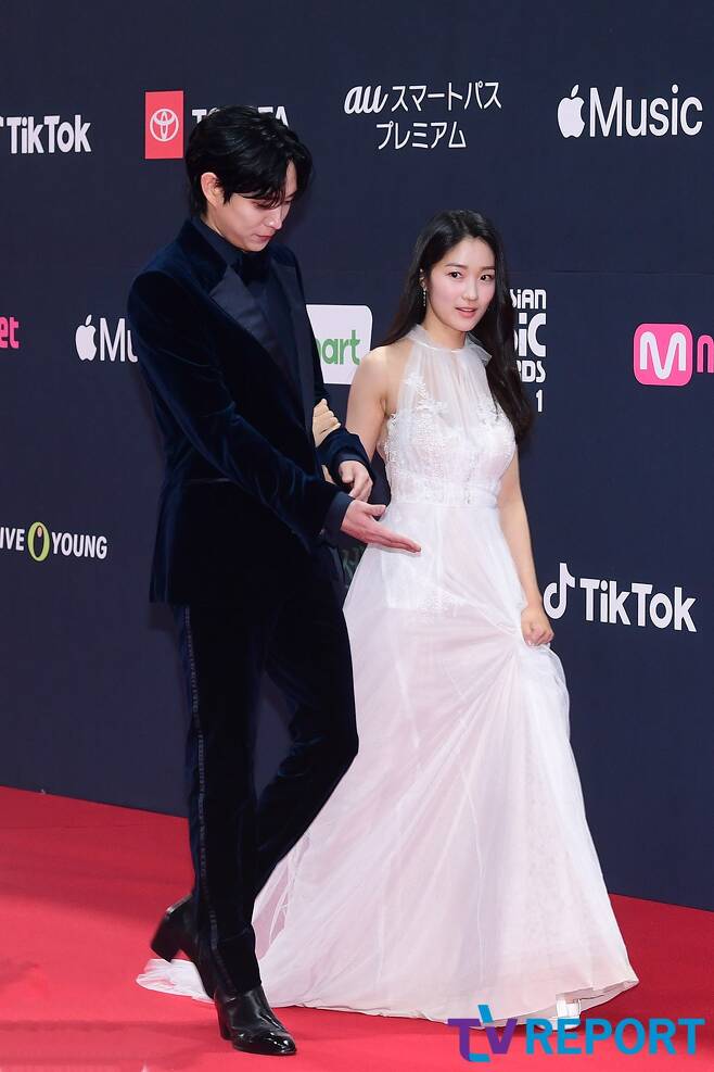 Actor Kim Young-dae and Kim Hye-yoon are on the red carpet at 2021 MAMA held at CJ ENM Contents Studio in Paju, Gyeonggi Province on the afternoon of the 11th.Meanwhile, 2021 MAMA will be hosted by singer Lee Hyo Ri, and will feature global artists such as Ad Sheeran, Espa, Eighties, Brave Girls, ENHYPEN, INI, ITZY, JO1, Kepler, NCT 127, NCT DREAM, Stray Kids and Tomorrow By Together.Rain, Uhm Jung-hwa, Choi Soo-young, Choi Si-won, Tiffany Young, Street Woman Fighter Leader, Haha, Kwon Yul, Kim Seo-hyung, Kim Hye-yoon, Nam Yoon-soo, Noh Hong-chul, Song Jung-ki, An Bo-hyun, Yeo Jin-goo, Lee Do-hyun, Lee Sun-bin, Cho Bo-ah, Cho Jung-seok, Han Ye-ri, Heo Sung-tae, He is to appear as a prize winner.