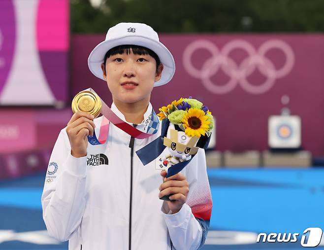 2020 도쿄 올림픽 3관왕에 등극한 양궁의 안산. /뉴스1 © News1 송원영 기자