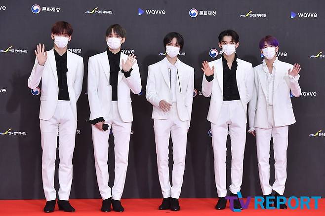 Group TOMORROW X Twogether is attending the red carpet of the 2021 KBS KPop Festival held at KBS Hall in Yeouido, Yeongdeungpo-gu, Seoul on the afternoon of the 17th.Meanwhile, the KPop Festival will be broadcast live on KBS2TV from 8:30 pm today (17th).