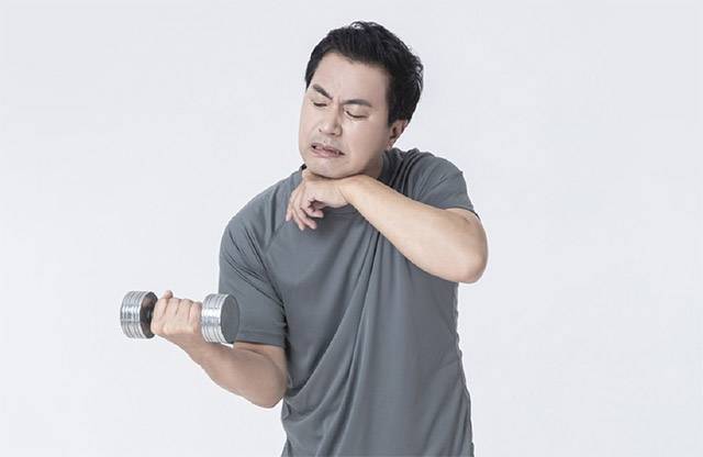 술 마신 다음 날에 운동하면 간과 근육에 무리를 줄 수 있다./사진=클립아트코리아