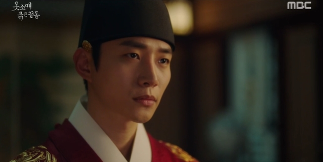 Lee Joon-ho was crowned king and then Confessions to Lee Se-young.In the 12th episode of MBCs Golden Earth Drama The Red Sleeve (playplayed by Jeong Hae-ri / directed by Jung Ji-in and Song Yeon-hwa), which was broadcast on December 18, Lee Joon-ho finally crowned king.On this day, Sung Deok-im (Lee Se-young) informed Yeongjo, who was suffering from a paralysis with the will of a writer, that the presence of the governor of the gold medal was announced despite the obstruction of the manufacturing palace Cho (Park Ji-young).Sung Duk-im said, On the day of the year, thunderstorms hit like today. The taxpayers breath was broken. When the inside was told, he made documents according to the agreement and hid documents in the weak place.Please remind me, the King already knows where you have left the document with whom you have made the agreement. Yeongjo, who was in a bad condition to mistake Lee San as Sado Cesar (Do Sang-woo), recalled Memory and found the gold light governor with his hand.Yeongjo said, Instead of killing my child, I will surely save Seson and put him on the guard.After the child died, the widow made a letter and took a seal with a sign of the weakness. Yeongjo immediately fulfilled the treaty; Yeongjo informed everyone that the widow is no longer likely to fulfill the monarchs responsibilities and informed him of his death as a king. Yeongjo entrusted the military and the seal to Isan.Despite the order to leave Yeongjo, the manufacturing palace Cho, who had all the plans returned to ruin, took his own life, and Chung Baek-ik (Kwon Hyun-bin) left the side of Yisan, Deal and Hwawanongju to save Hwawanongju (Seo Hyo-rim).Park Sang-gung (Cha Mi-kyung), who has been working for a lifetime, closed his eyes comfortably.On the other hand, Yeongjo did not improve his health rapidly, and he went down from the arms of the separated people, leaving the word You are the king of Joseon now.Iacid silver You have given me such a great pain, and you will shake it off, take your father, take your grandmother, and all that was because of your Majesty.I can never forgive you. He said, I will never forgive you. He hugged her and said, Please come back to Halbama.It is hard to breathe even because I am afraid of my descendants. Please come back. Goodbye My Princess, including Sung Duk Lim, became a courtesan of Daejeon.Sung Duk-im showed a gentle smile when he looked for a poetry that shared memories with the separated people while organizing the luggage before Goodbye My Princess.In a conversation with his comrades, Sung Duk-im said, I want to live together when I am happy with you and when I am sad. I do not want to change.I hope everything is now like this. He showed his attachment to life as a courtesan and attracted attention.At the same time, I felt a great sense of responsibility as king of the acid silver and said, I will never hide or run away.From now on, everything is my responsibility. He swore himself, sat on the throne and became a true king.Isan was crowned king, busy with the acid silver narat. And Sungdeokim still took care of the discrete.But one day, Iacid silver I think the three years of the kings reign are over and the things to be done after the ascendance are over.I want you to be with me. Not as a lady, but as a woman. Im telling you to be my Concubine.I will give you a few days first, so think about it. Sung Deok Lim was just a clear son, saying, Yes, Your Majesty. 