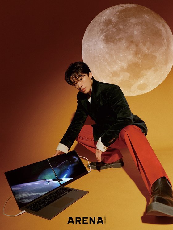 A fashion picture of Actor Koo Kyo-hwan was released on Monday.The pictorial concept is Koo Kyo-hwans fantastic World and multitasking.With a unique world that goes between dreams and the universe, Koo Kyo-hwans witty sense was added to complete a pleasant image.The picture of Koo Kyo-hwan can be seen in the January issue of Arena Homme Plus.