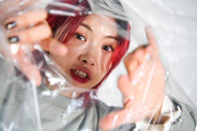 아이키의 자유분방함은 타고난 걸까. 그는 "하고 싶은 것을 좇아 하나하나 자신의 것을 찾아가다 보니 여기까지 왔다"고 말했다. 남의 시선이나 세상의 편견을 신경 쓰지 않고, 그저 마음이 이끄는 대로 움직이는 것. 그것이 지금의 아이키를 만든 내면의 힘이었다. 한지은 인턴기자