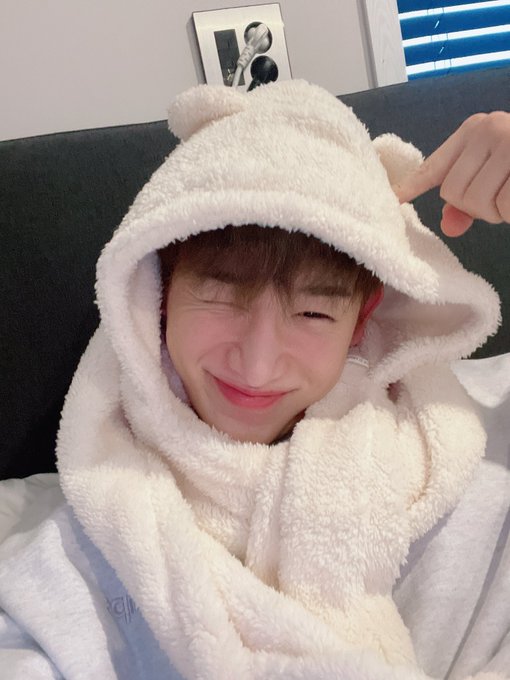 Singer Won Ho boasted of the greatest adorability.On the afternoon of the 23rd, Wonho posted several self-portraits on the official SNS, saying, Baek is finally dripping # Wonho # WONHO.In the photo, Wonho is wearing a fur hat reminiscent of a white bear, and is making a charming expression.Wonho is showing a full atmosphere of boyhood by sticking out his lips or pinching his cheeks.Wonho also winked at the camera with a sweet smile that shook her mind and set the mind of Winnies around the world.In fact, the fans who watched this were pleased with the recent news of Wonho, leaving comments such as I really waited, Full Christmas Eve gift, It is really cute, My baby has a pleasant day and I am finally satisfied with my heart.On the other hand, Wonho released his second mini album Blue Letter in September.Wonhoheological SNS