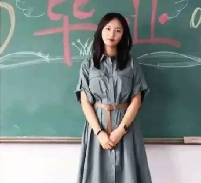 중국 후난성 샹시 융순현 타오쯔시 소학교 여교사 리톈톈(李田田) /사진제공=홍콩명보 캡처