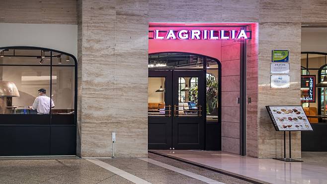 이탈리안 캐주얼 레스토랑 ‘라그릴리아 (LAGRILLIA)’가 경기도 분당에 새 매장을 오픈했다. (SPC그룹 제공)