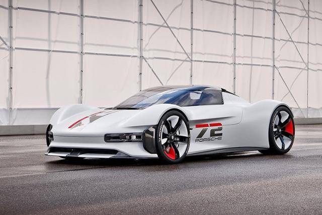 포르쉐가 그란투리스모 7에 등장할 '비전 그란투리스모 컨셉'을 공개했다.