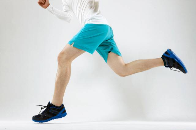 평소 하체 근육이 부실한지 증상을 통해 확인하고, 단련을 위해 근력운동을 하는 것이 좋다./사진=클립아트코리아