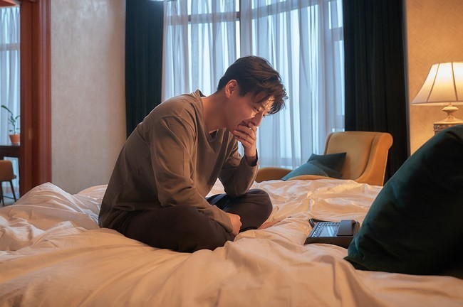 The last romance of the year, Happy New Year, was unveiled on December 29, and an exciting TMI was released.Lee Dong-wook, who showed Young and Richs true status as the representative of Hotel Emrose in the movie Happy New Year (director Kwak Jae-yong).The reason why he is not unfamiliar is because he is the third Hotelier role.Lee Dong-wook, who played the role of Snow Chan in the drama My Girl in 2005 and heated up the house theater with a sweet romance, later played the role of Cha Jae-wan, the Hotels general manager, in Hotel King to show the charisma of Cha Do-nam, a perfectionist.Lee Dong-wook, who boasts a synchro rate with Hotel CEO Yongjin in Happy New Year with Vibe from Cham, will stimulate the audiences love cells this winter by launching a romance with Won Jin-ah, who plays housekeeper Lee Young-eun, in-house.Kang Ha-neul, who plays the role of Jae-yong, a problematic guest of the non-face-to-face romance couple and Hotel Emrose, which stimulates curiosity, reveals an episode that was impressed by Im Yoon-ahh of the Hotelier Su-yeon.In order to play characters who talk on the phone and get to know each other in most scenes, the two had no choice but to proceed with the filming separately. Im Yoon-ah recorded all the lines in advance and Kang Hee was able to play with more immersion in Jae-yong while listening to the voice of Su-yeon.Thanks to the voice alone, a non-face-to-face romance that conveys warm excitement and comfort was born.Cho Joon-young of Sejik, who is in charge of his first love in Happy New Year, filmed his first kiss scene since his debut.The opponent is not a Won Jin-A of A Young, which is a crush on Sejik, but a river sky of Jae Yong.Kang Hae, who became the first kiss scene opponent unintentionally as a scene where Jae Yong is artificially breathing to Sejik, apologized to Cho Joon-young and made the shooting scene into a laughing sea.On the other hand, Lee Hye-young of Katherine challenged full-fledged romance for the first time since his debut 41 years.Thanks to the good guidance of director Kwak Jae-yong, the representative romance father-in-law of Korea, and Jeong Jin-young, who was divided into the opposite role Sang-gyu, he found a look he had never known before and said that he was able to shoot a dusk romance full of luck successfully.