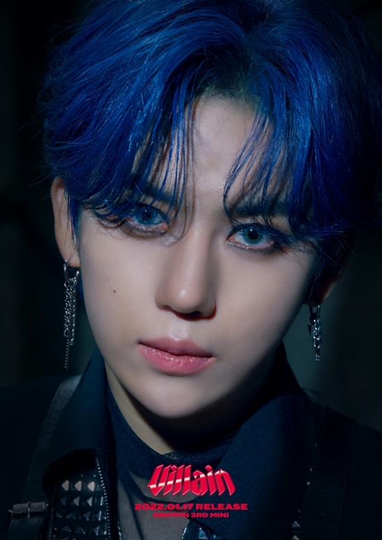 Woollim Entertainment, a subsidiary company, released its first concept photo of its third mini album Villain on the official SNS channel at 0:00 on the 29th.Cha Jun-ho, Hwang Yoon-sung, Lee-hyup, and Kim Min-seo in the concept photo emit intense eyes and captivate the eyes with a chic yet rebellious atmosphere.In particular, the members who completely digested the dark makeup predicted the refreshment and 180 degree changes that they boasted with their first single Free Pass, amplifying global fans expectations for Billon.Billon is a new album that dripin will show in about seven months after Free Pass.Dripin is once again on a global fanship hunt through Billon, which is fully armed with a deadly charm that has never been shown before.Dripins third mini album Billon will be available on various soundtrack sites on January 17, 2022 at 6 pm.Photo: Woollim Entertainment
