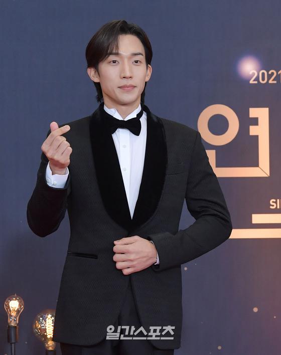 Actor Lee Sang Yi poses on the red carpet of 2021 KBS Acting Grand Prize held at KBS in Yeouido, Seoul on the night of the 31st.
